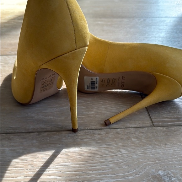 Elegant Yellow Stiletto Heels - Picture 5 of 10